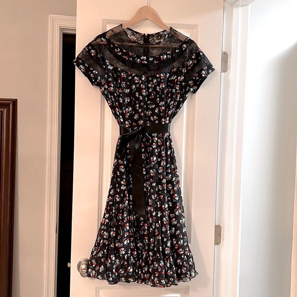 Teri Jon, beautiful dress. Size 2-4 Like New.